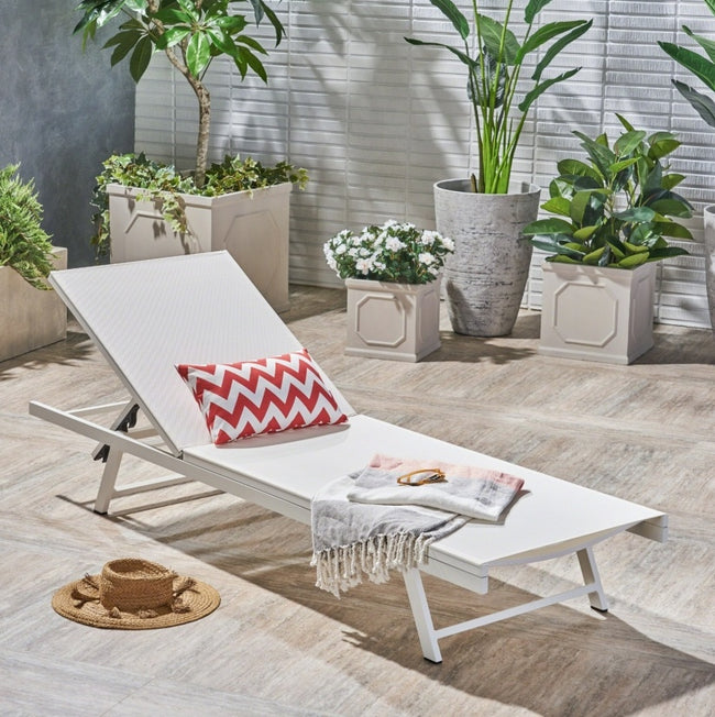 SALTON CHAISE LOUNGE