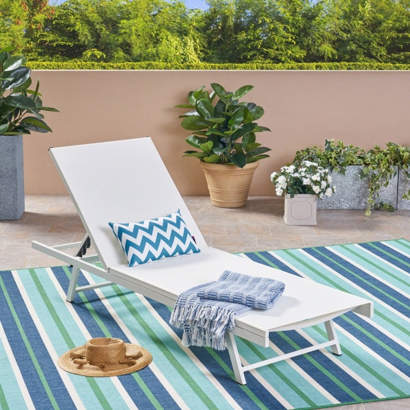 SALTON CHAISE LOUNGE
